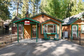 Moonridge Pines Cabin, Fireplace, 5 min to Summit Big Bear Lake